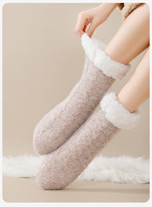 Chaussettes d'<span class=keywords><strong>hiver</strong></span> en fourrure de vison antidérapantes pour adultes Chaussettes de couchage épaisses en peluche pour femmes - Product Image 5