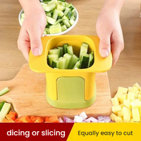 Handmatige groentehakker van staal, fruit- en groentesnijder voor gebruik in de keuken, inclusief functies voor het snijden in blokjes en reepjes voor aardappel, salade en komkommer.