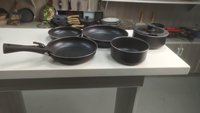 Batterie de cuisine antiadhésive légère et saine pour la cuisine Casseroles et poêles en métal empilables au design nouveau avec poignée amovible
