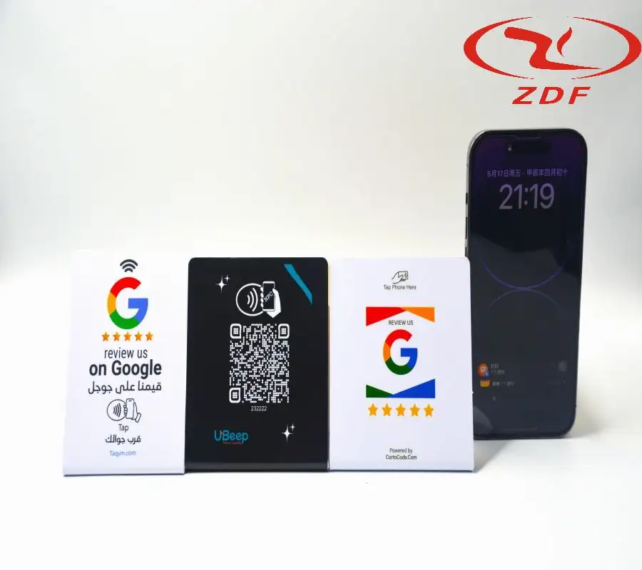 تصميم مجاني وطباعة مخصصة 13.56MHz حامل NFC مقاوم للماء PVC NTAG213 QR Tap for Business Ins on Facebook TikTok Google Review