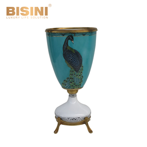 Attraente pavone verde decorativo europeo vaso generale con coperchio porcellana con ornamento da scrivania in rame - Product Image 3