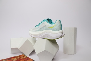 รองเท้าวิ่งวันคาร์บอนรันนิ่ง รุ่นแมคเอ็กซ์ คาร์บอน สำหรับกิจกรรมกลางแจ้ง ผู้ชาย ผู้หญิง บอนดิ 8 น้ำหนักเบา รองรับแรงกระแทก เหมาะสำหรับวิ่งระยะไกล รองเท้าไลฟ์สไตล์สำหรับผู้หญิง - Product Image 4