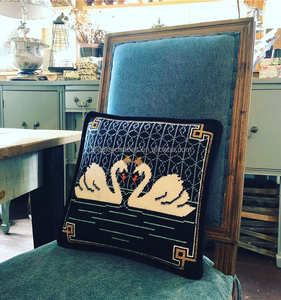 Gối Đám Cưới Hoàng Gia Sang Trọng Tùy Chỉnh Cá Tính - Product Image 2