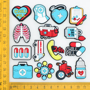 Breloques de <span class=keywords><strong>chaussures</strong></span> pour personnel médical (médecins, infirmières, personnel hospitalier), badges d'infirmières, décorations de <span class=keywords><strong>chaussures</strong></span>, breloques pour sabots d'ambulance - Cadeau promotionnel et souvenir - Product Image 6