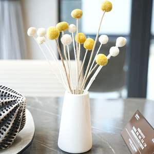 Venta al por mayor de ramo de flores secas de bolas doradas preservadas de eucalipto y plantas de algodón para decoraciones navideñas de oficina - Product Image 1