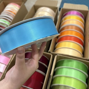 ริบบิ้นผ้าซาตินหน้าเดียวขนาด 38 มม. โพลีเอสเตอร์ 100% ริบบิ้นเงาความหนาแน่นสูง สำหรับห่อของขวัญ ตกแต่งงานแต่งงาน งานฝีมือ DIY ทำโบว์ - Product Image 4