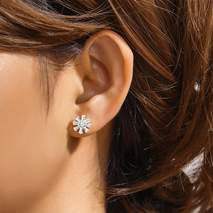 Pendientes de cartílago de plata de ley con circonita chapados en rodio de moda para mujer, con parte trasera plana, para piercing de hélice, concha y tragus, joyería, pequeño regalo - Product Image 4