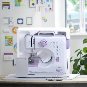 Idéal <span class=keywords><strong>pour</strong></span> les débutants Mini machine à coudre domestique portable électrique facile 12 points intégrés <span class=keywords><strong>couture</strong></span> inversée <span class=keywords><strong>pour</strong></span> le travail du cuir - Product Image 4