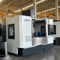 Centre d'usinage CNC vertical de haute précision VMC850 à 3 axes avec commande Fanuc et changeur d'outils automatique, fabrication chinoise