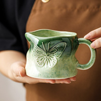 Mug à café en céramique 3D avec papillon en relief, glaçure dégradée, bord ondulé, vaisselle rustique faite à la main, plusieurs couleurs disponibles