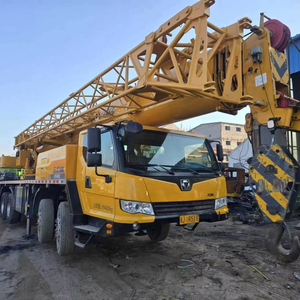 Grue montée sur camion d'occasion XCM-G QY40KC à vendre, système hydraulique puissant avec moteur PLC, boîte de vitesses, pompe, capacité de levage de 40 tonnes - Product Image 1