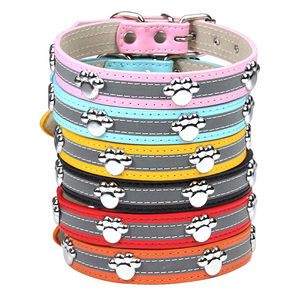 <span class=keywords><strong>Collar</strong></span> de Perro Moderno de PU Reflectante con Decoración de Huella, <span class=keywords><strong>Collar</strong></span> Ajustable y Duradero para Mascotas, Diseño de Seguridad Nocturna con Tira Reflectante - Product Image 2