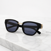 Nouvelles lunettes de soleil pour femmes tendance, élégantes et uniques avec des verres en PC dans un style européen et américain