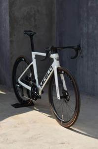 Vélo de course sur route en fibre de carbone MCELO SK02 Aero Racing 7,2 kg, <span class=keywords><strong>Shimano</strong></span> DURA-ACE Di2 12S, freins à disque, roues en carbone, pneus Continental - Product Image 3