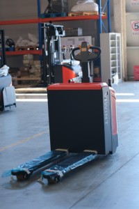 Elektrische pallettruck 2 ton CBD20III, staande bediening, palletwagen met elektromagnetische rem voor magazijn - Product Image 5
