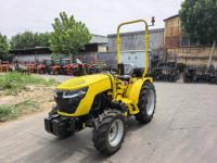 Kleiner Allradantrieb-Landwirtschaftstraktor Kompakter Mini-Traktor für Gewächshaus- und Obstgartenanbau