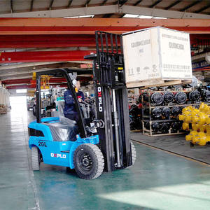 Дизельный вилочный погрузчик 2 тонны, высота подъема 3 метра, 3-секционная мачта свободного подъема, прочная конструкция для пересеченной местности и фермерских работ - Product Image 5