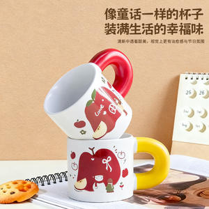 Mug en céramique Apple Cartoon pour couple, usage domestique, cadeau avec design de bord lisse - Product Image 5