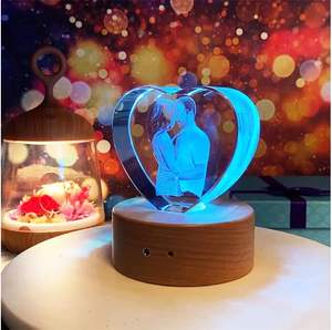 Décoration d'intérieur en cristal 3D en forme de cœur avec <span class=keywords><strong>photo</strong></span> personnalisée et base LED - Product Image 1