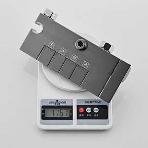 Ensemble de douche de salle de bain de haute qualité avec robinet mélangeur d'<span class=keywords><strong>eau</strong></span> <span class=keywords><strong>chaude</strong></span> et froide, personnalisable avec un ensemble de douche en aluminium spatial de type piano - Product Image 4