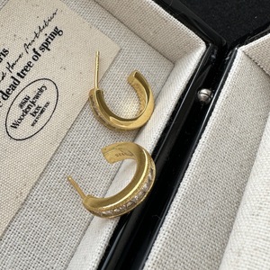 Pendientes de Plata de Ley S925 en Forma de C, Estilo Francés Retro, Joyería Medieval Elegante con Circonita Dorada y Diseño de Nicho Ligero - Product Image 4