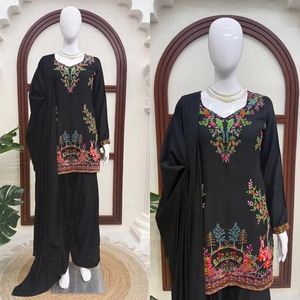 Georgette salwar kameez ชุดสำหรับผู้หญิงที่สง่างามของกลุ่มชาติพันธุ์ชุดแต่งงานและเทศกาลมีวางจำหน่ายแล้ว - Product Image 6