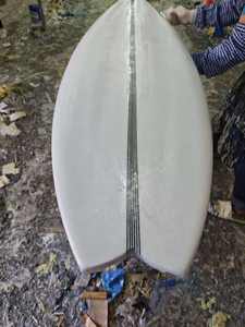 Planches de <span class=keywords><strong>surf</strong></span> courtes rigides en fibre de verre avec bandes de carbone, moulées en <span class=keywords><strong>mousse</strong></span> EPS et résine époxy, 36 kg, pour experts, vente en gros d'usine, qualité supérieure - Product Image 3