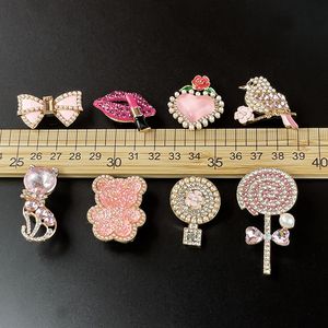 2025 vente chaude concepteur strass ruban serpent <span class=keywords><strong>or</strong></span> lettres chaussures <span class=keywords><strong>d</strong></span>écorations luxe métal <span class=keywords><strong>ours</strong></span> perle chaussure breloques en gros - Product Image 2