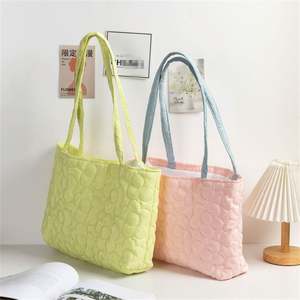 Bolso Tote de Otoño Invierno para Mujer con Gran Capacidad, Bolso de Hombro Individual Acolchado con Flores, Bolso de Compras Portátil en Color Caramelo de Yute - Product Image 2