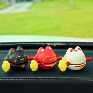 รุ่ยเจีย ตุ๊กตาแมวติดรถยนต์ พลาสติก ของตกแต่งการ์ตูน สำหรับตกแต่งคอนโซลรถยนต์ - Product Image 1