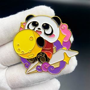 Insignia Metálica Personalizada con Logotipo, Insignia Esmaltada de Anime y Dibujos Animados, Emblema Escolar, Insignia Corporativa, Artesanía en Metal - Product Image 1