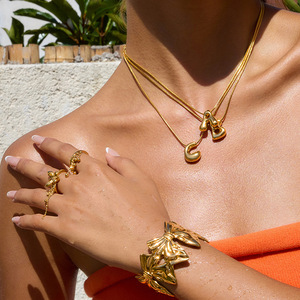 Collar de Acero Inoxidable con Letra Chapada en Oro para Mujer, Joyería de Moda, Accesorio para el Día a Día - Product Image 4