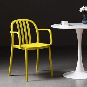 Sedie Impilabili Promozionali per Adulti in Plastica PP con Braccioli, Semplici ed Economiche, per Giardino ed Esterni, con Schienale a Righe - Product Image 3