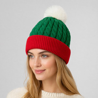 Nouveau bonnet en acrylique tricoté pour Noël, pour hommes et femmes, chaud, avec pompon, pour les fêtes, rouge et vert, bicolore