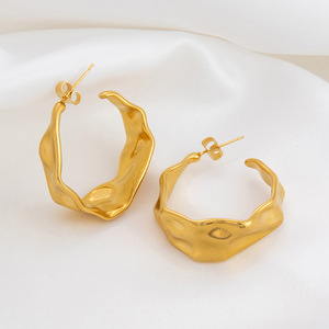ต่างหูห่วงชุบทอง 18K สแตนเลสทรงคลื่นรูปตัวยู เครื่องประดับแฟชั่นสำหรับผู้หญิงสำหรับงานปาร์ตี้ - Product Image 3
