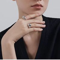 Bague tendance et élégante en acier inoxydable plaqué or 18 carats au design géométrique simple, idéale pour le quotidien et comme cadeau pour femme