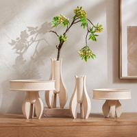 Vase en céramique beige pour fleurs et plateau décoratif avec base géométrique sculpturale, décoration de table moderne pour la maison