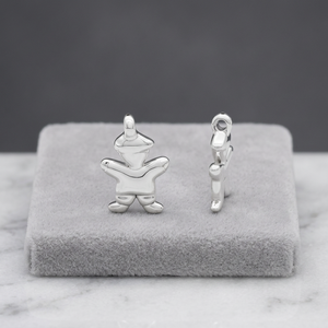 Pendentif en argent 925 en forme de petit garçon - Minimaliste pour un usage quotidien - Product Image 3