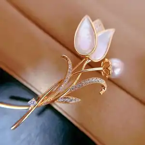Broche Fleur de Tulipe Plaqué Or 18K Perle Strass Épingle Florale pour Mariage Fête Cadeau BLANC - Product Image 1
