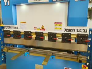 Máquina plegadora de <span class=keywords><strong>prensa</strong></span> hidráulica NC automática pequeña, sistema E21 para doblado de metal de aluminio, incluido el engranaje de cojinete de la bomba del motor - Product Image 3