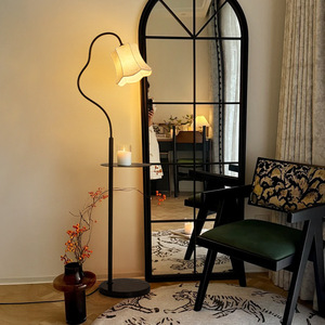 Sofá para Sala de Estar, Lámpara de Pie Decorativa de Tela de Estilo Retro Francés, Estante de Exhibición de Alta Gama para Dormitorio - Luz Ambiental para el Hogar - Product Image 1