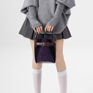 Bolso de Hombro Duradero para Mujer, Diseño de Cubo en Tela de Terciopelo, Decoración con Cinturón de Cuero, Costuras Reforzadas, Venta al por Mayor - Product Image 4