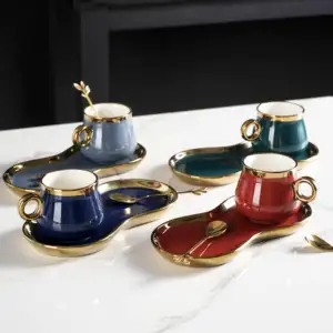 Caneca de porcelana luxuosa em ouro, vermelho, azul, verde, preto e branco, de cerâmica, para café