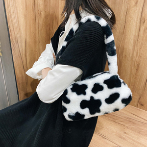 Sacs à bandoulière mini pour femmes tendance, imprimé vache, sacs d'hiver en peluche pour femmes, sacs sous le bras, motif léopard zèbre, sacs fourre-tout moelleux, petits porte-monnaie - Product Image 6