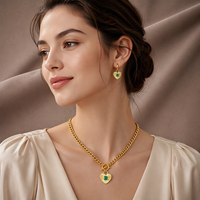 Parure de bijoux plaqué or en acier inoxydable avec pendentif cœur et boucles d'oreilles créoles, zircon vert, style rétro français pour femme