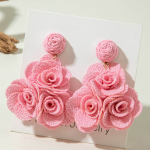 Pendientes de Tela 3D con Forma de Rosa y Perlas, Modernos, de Aleación, para Mujer, para Fiestas y Eventos - Product Image 4