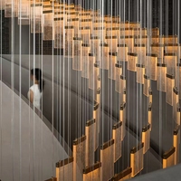 Lustre suspendu carré moderne haut de gamme en acier inoxydable avec LED, hauteur réglable, idéal pour hall d'hôtel