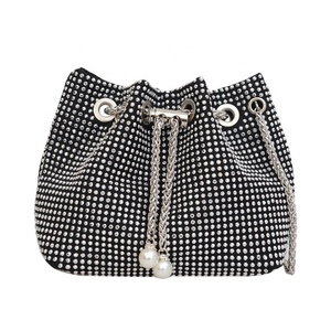 Bolsos de Mano de Moda al por Mayor con Cadena y Diamantes Brillantes para Damas, Bolsos de Cuero para Llevar Bajo el Brazo, Bolsos Cruzados para Mujer - Product Image 1