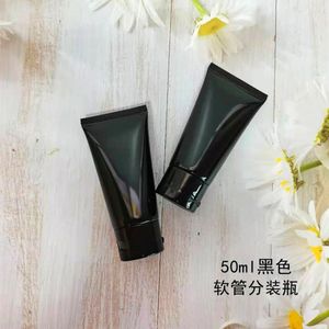 Tubo cosmético negro brillante de 50 ml con tapa abatible para dispensador de limpiador facial - Product Image 1