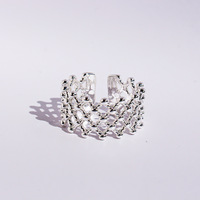 Mode Messing Ring Nische Ausgehöhltes Design Diamant förmiges Gitter Gewebte offene Ring Spitze Breite Gold Kugel gelenk Ring Schmuck Geschenke
